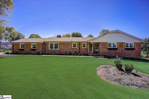 33 Rollingreen Road