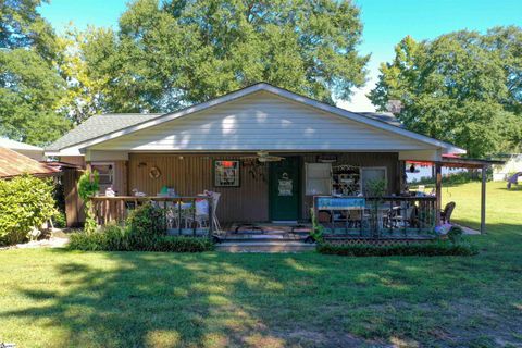 105 Labrador Drive sold home in Green Acres, Waterloo, SC