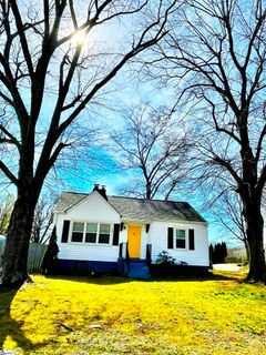 105 Earnshaw Avenue