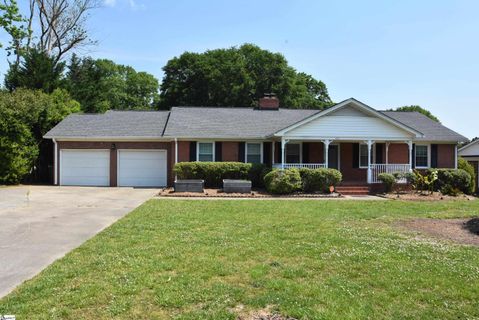 203 Rollingreen Road