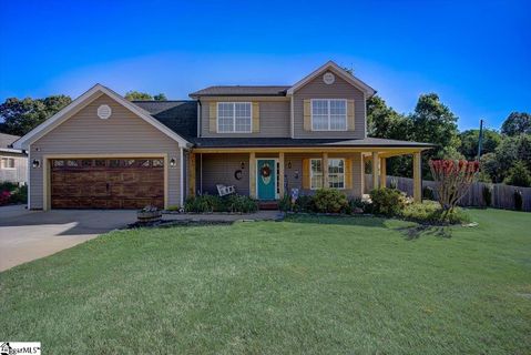 2 Rustcraft Drive
