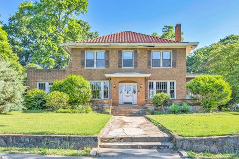 200 W Earle Street