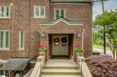 325 Hampton Avenue Unit 104 sold home in The Hamptons, Greenville, SC
