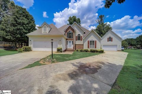 407 Lancelot Court