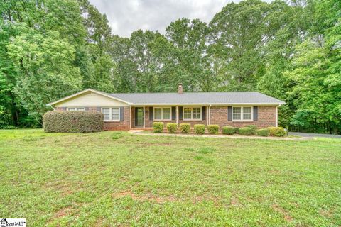 123 Pinewood Drive