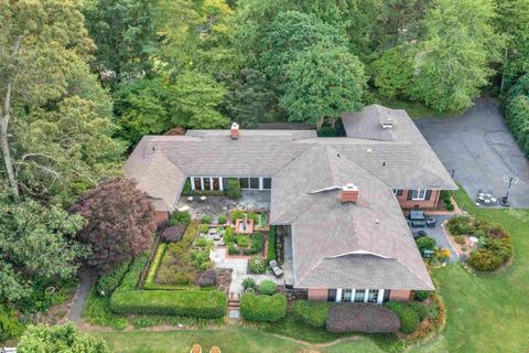 102 W Round Hill Road