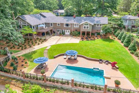 123 Ashford Avenue