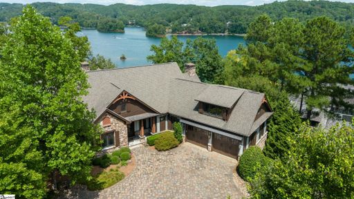 320 Knollwood Drive