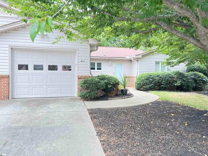211 Lakeside Circle
