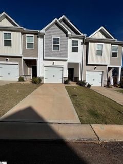 7 Crestwind Drive