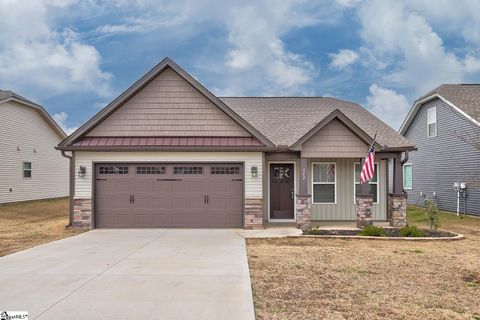 562 Chantry Lane