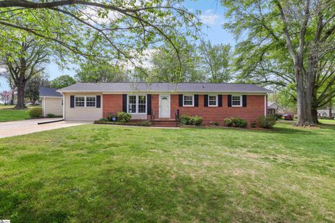 2 Ashwood Avenue