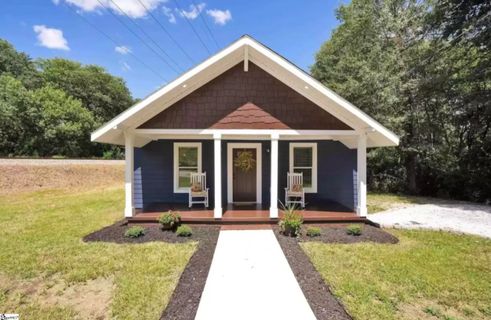 42 Woodlawn Avenue
