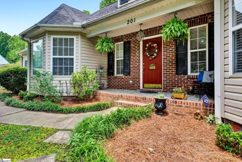 201 Nolan Road sold home in Points North, Travelers Rest, SC