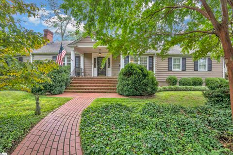 8 Woodland Way