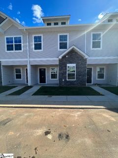2 English Court Lot 33