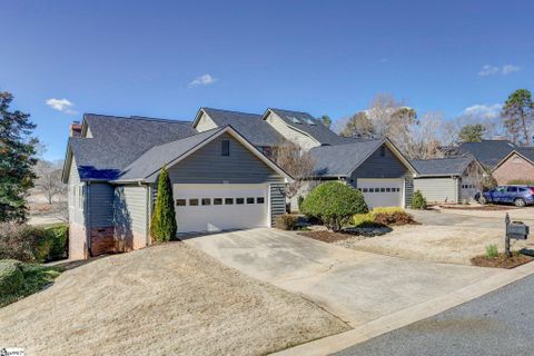 401 Hunters Circle