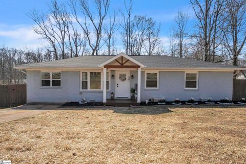 301 Speedway Drive sold home in Kings Court, Fountain Inn, SC