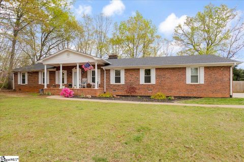 218 Crestwood Drive