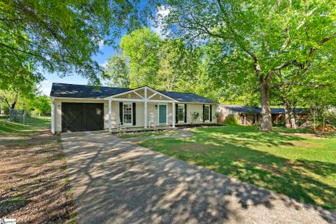 4 Oak Hollow Court