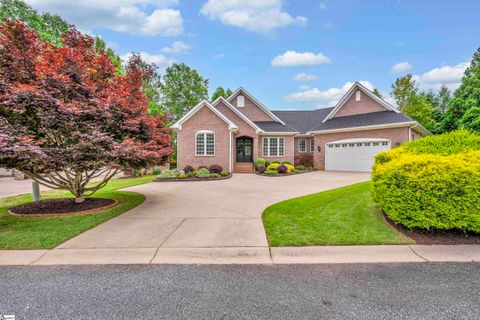 422 Hunters Circle