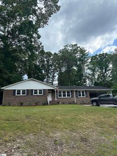 8 Confederate Circle sold home in Sheffield Forest, Taylors, SC