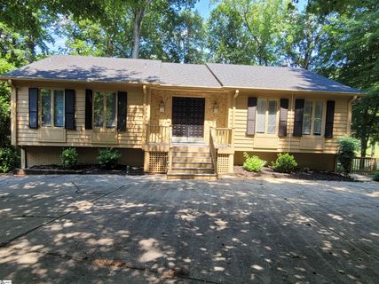 422 Camelot Drive