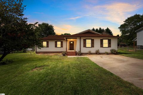 207 Pine Bark Court sold home in Pine Tree, Simpsonville, SC
