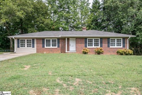 207 Forest Drive