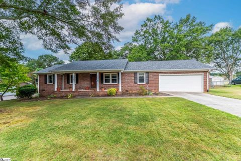 114 Wemberly Drive sold home in Wemberly Way, Simpsonville, SC