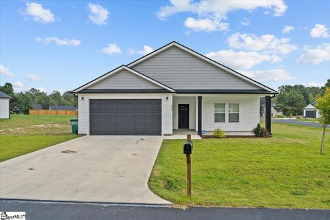 211 Essex Drive sold home in Hampton Woods, Clinton, SC