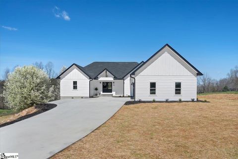725 Hidden Falls Drive sold home in Hidden Falls, West Union, SC