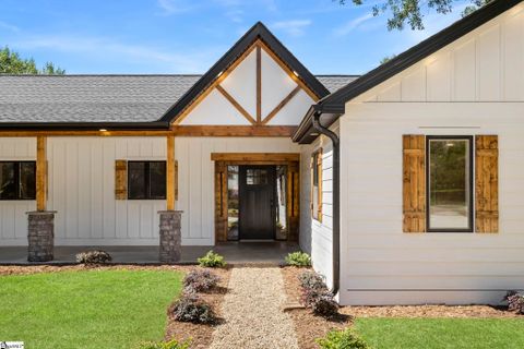 200 Spring Street sold home in Twin Brooks Estates, Boiling Springs, SC
