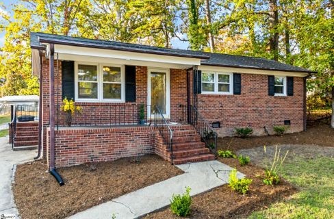 5 Sutton Drive sold home in Mayfair Estates, Taylors, SC