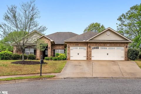611 Hedgeapple Lane