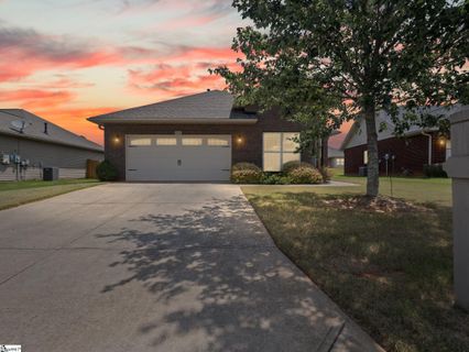 260 Stonecrest Drive sold home in Four Seasons, Roebuck, SC