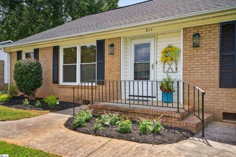 211 Saint Matthews Street sold home in Wadsworth Hills, Spartanburg, SC