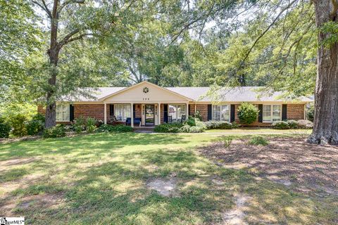 104 Robinwood Drive