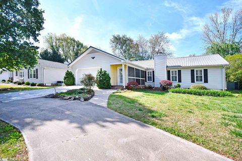 513 Hedgewood Terrace