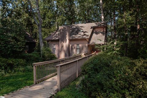 137 Lakeshore Drive