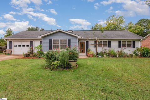 40 Riverwood Circle