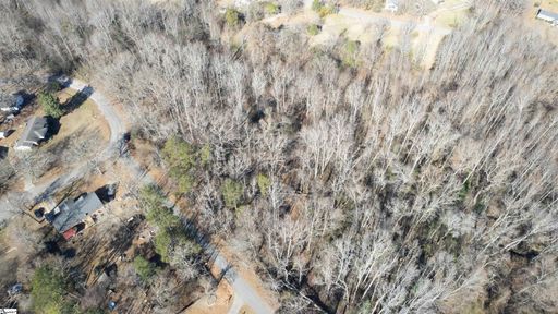 121 Woodland Circle