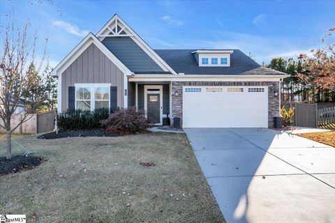 8 Mohegan Way