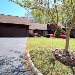 32 Creekside Way