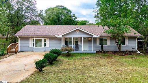 1209 Centerville Road active home in Centerville Terrace, Anderson, SC