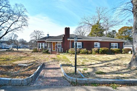 6 Beatrice Street active home in Camilla Park, Greenville, SC
