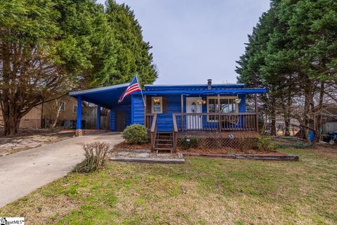124 Nottingham Lane active home in Briarwood, Easley, SC