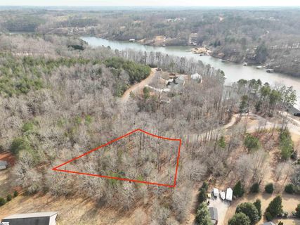 130 W Waters Edge Lane pending home in Waters Edge, West Union, SC