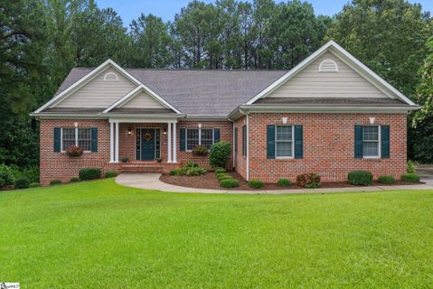 Homes in Waterford, Seneca