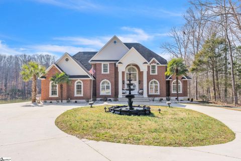 A home in Dalewood Estates, Hodges